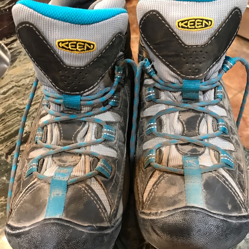 Keen ladies ankle height hiker, 8.5M. Gently used. Grey/teal